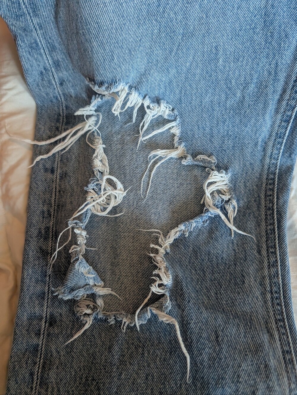 Agolde 90's Mid Rise Distressed Jean Size 26 In Fall Out/Light Wash - Picture 6 of 14